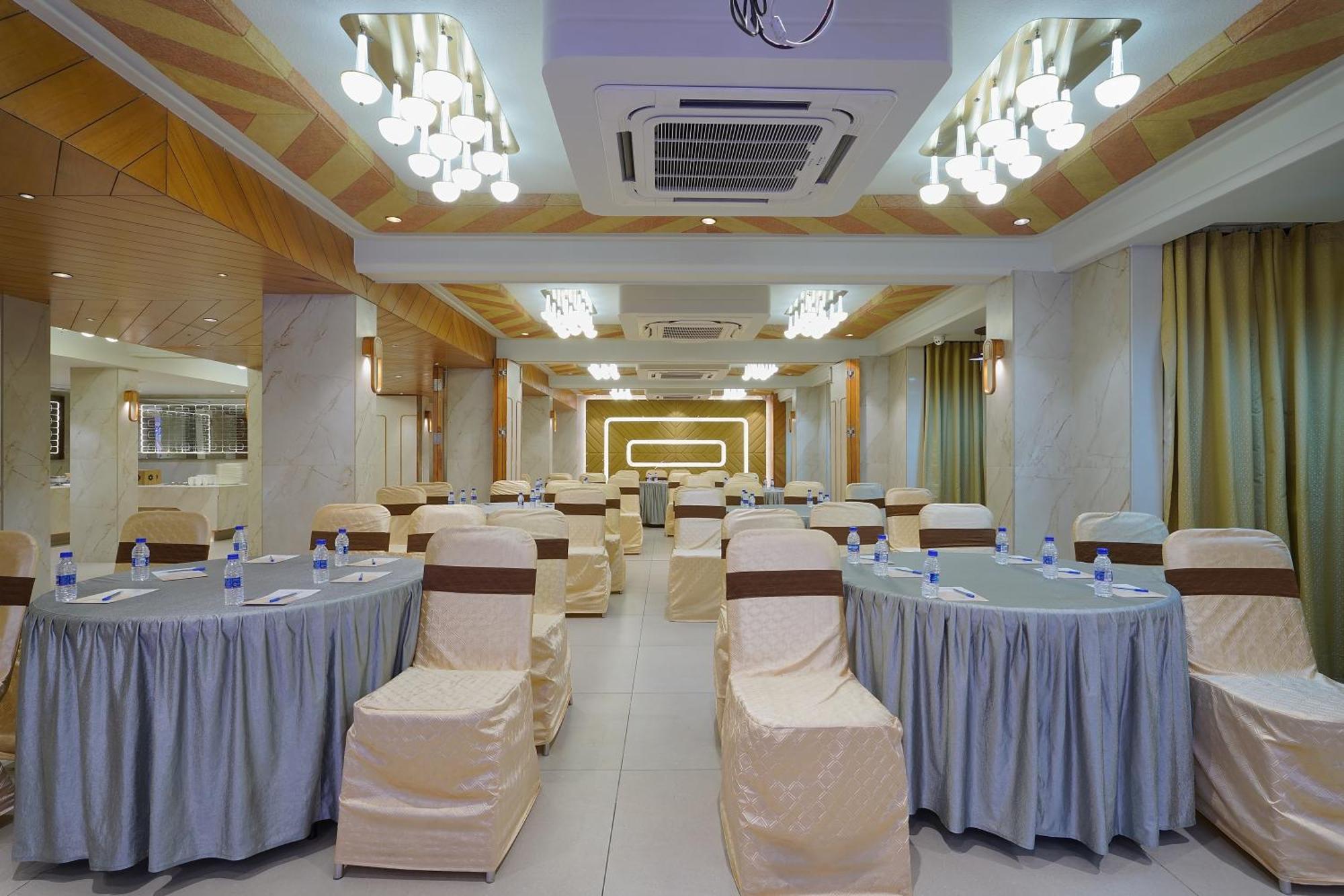 Artilla Inn Ahmedabad Ngoại thất bức ảnh