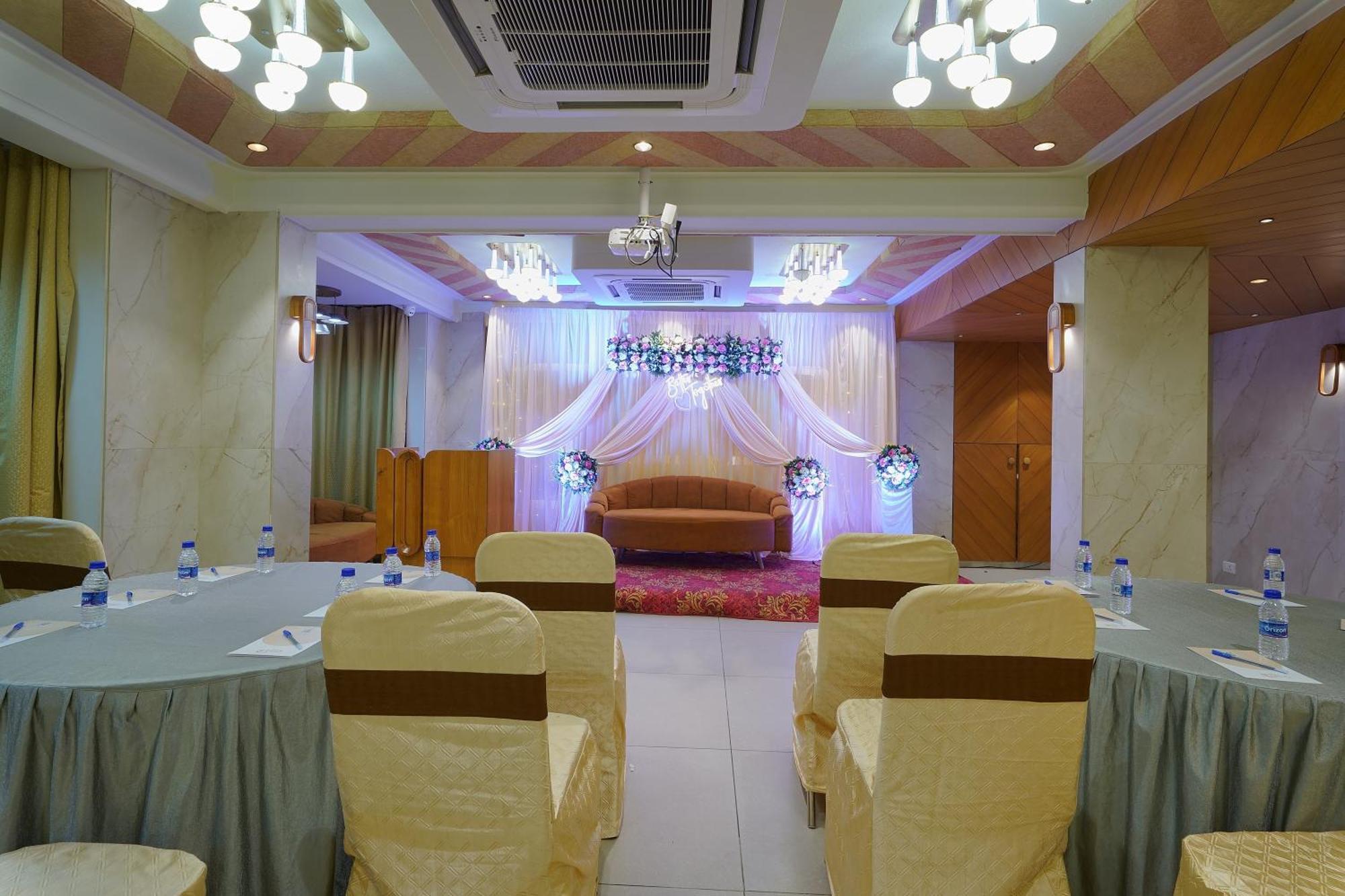Artilla Inn Ahmedabad Ngoại thất bức ảnh