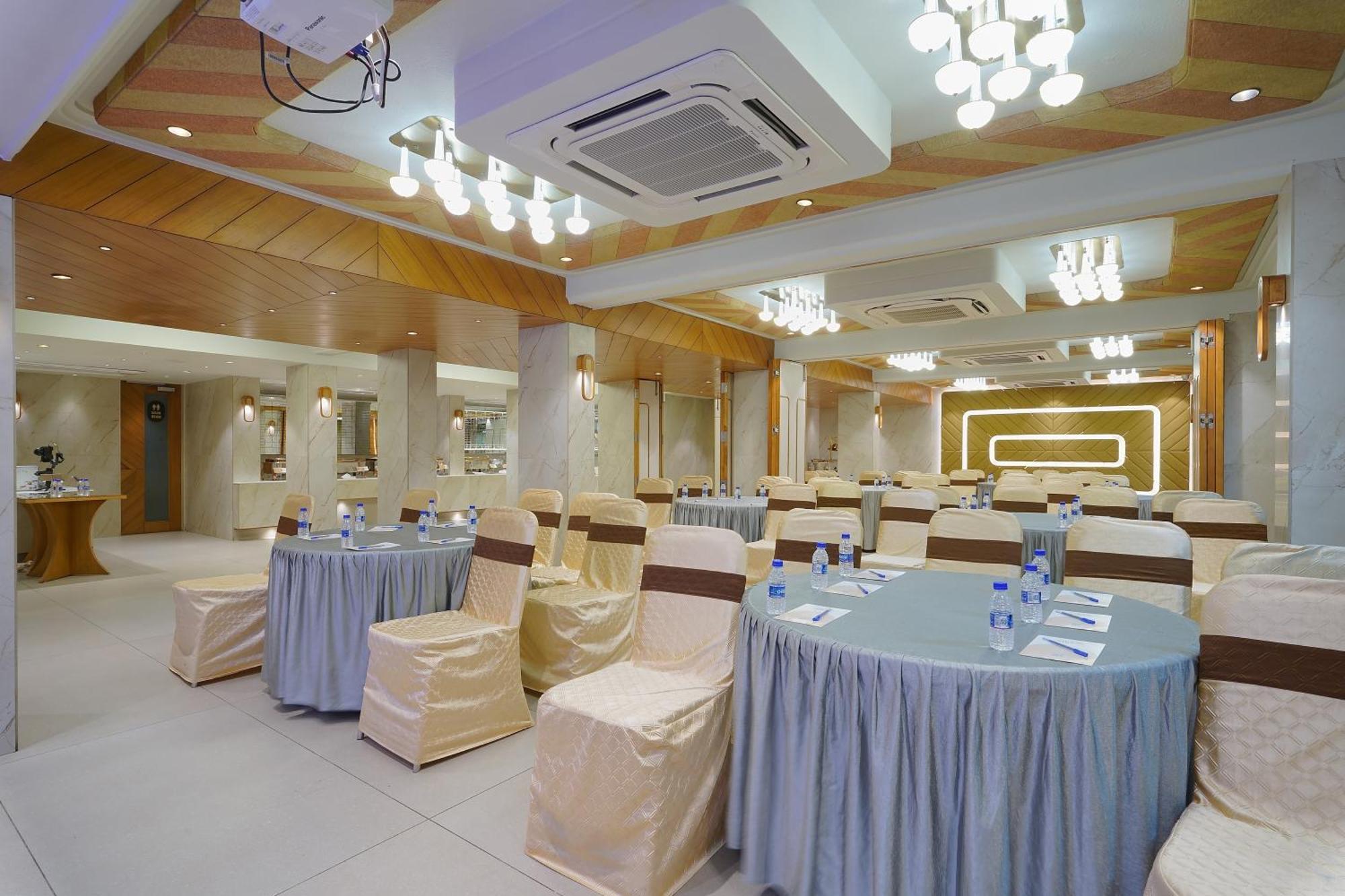 Artilla Inn Ahmedabad Ngoại thất bức ảnh