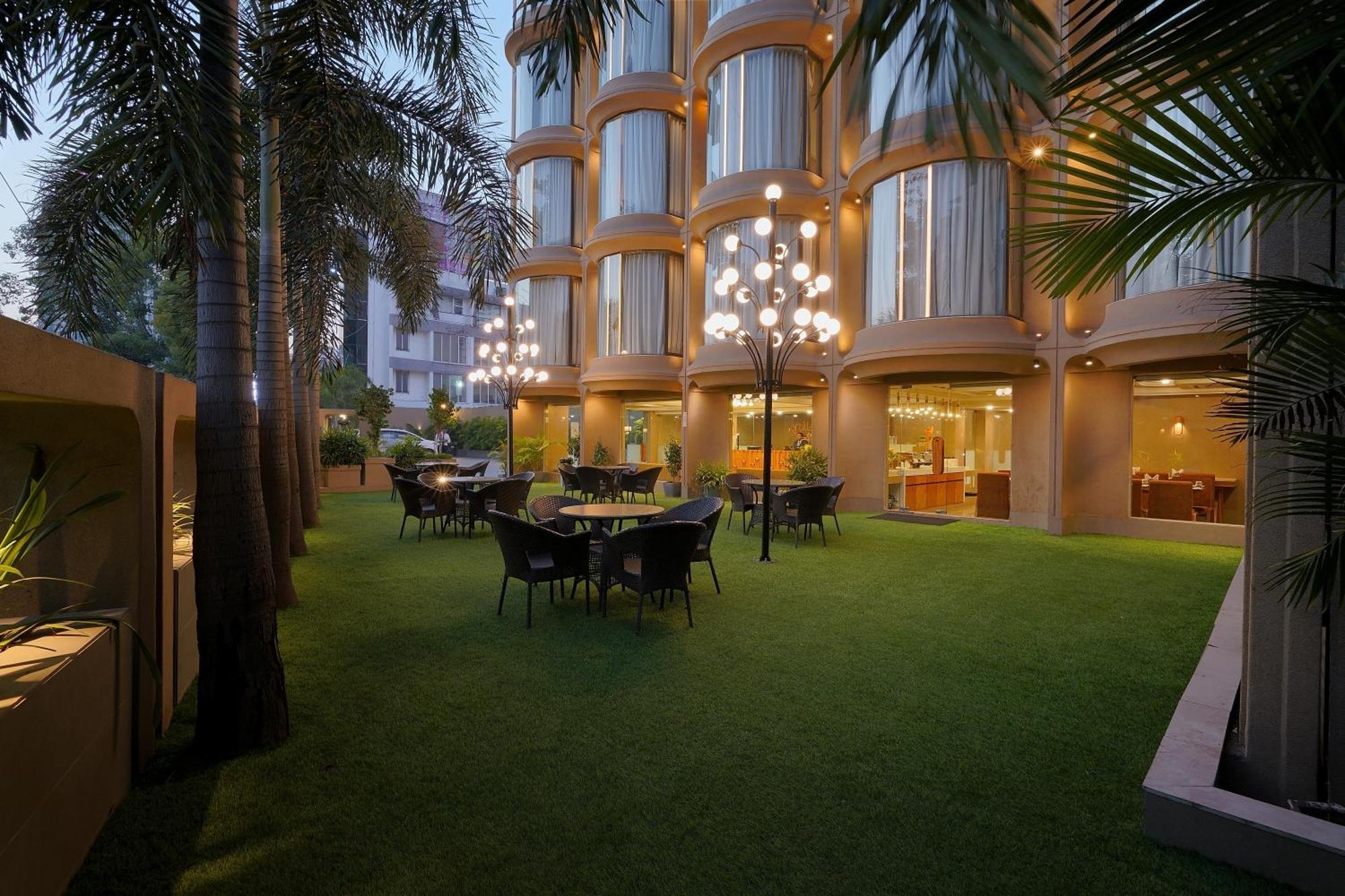 Artilla Inn Ahmedabad Ngoại thất bức ảnh
