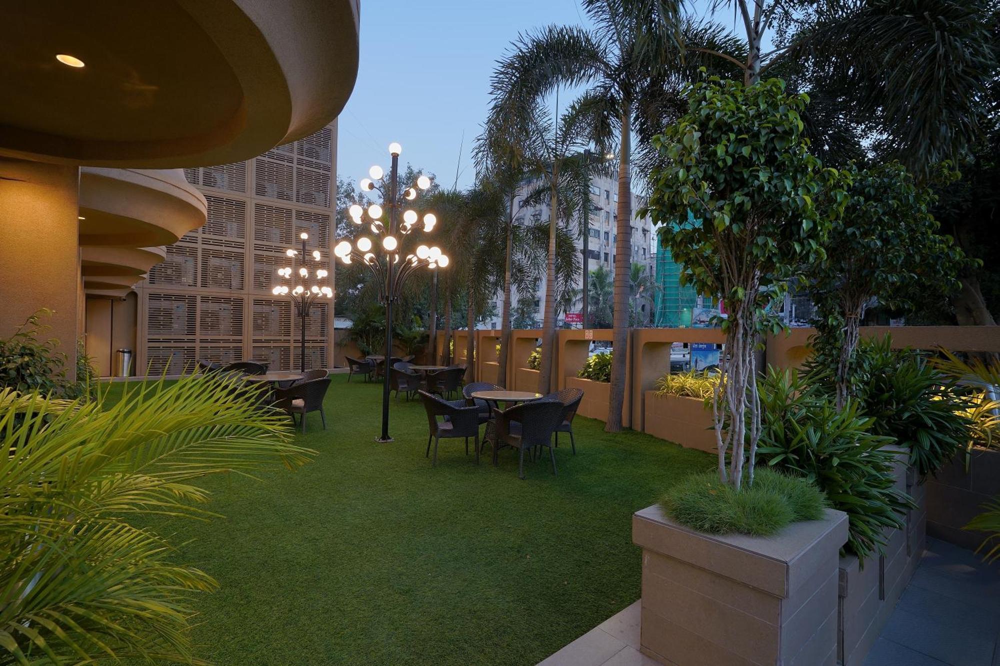 Artilla Inn Ahmedabad Ngoại thất bức ảnh